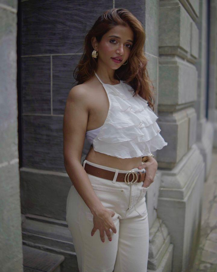 GZvpxtaWIAsAunO?format=jpg&name=900x900