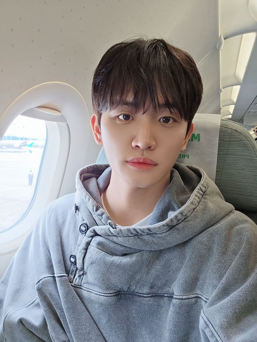 안녕하세요..   넘오랜만이죠?
셀카 폼이 미쳐서 안 들어올 수 없엇어요….
넘예뿐너구리야아 …. 🫳🏻🫳🏻🫳🏻🫳🏻🫳🏻