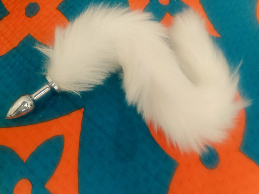 讲一件很羞耻的事(つд⊂)，凌晨的时候在一边女装一边研究小玩具，想试试戴着锁睡觉，结果第二天起床发现射出来了，还把床单和丝袜弄脏了(ノДＴ) (不过以后习惯了也会更新一些小视频之类的，前锁后塞好刺激ww)
#伪娘 #男娘 #伪娘の日常