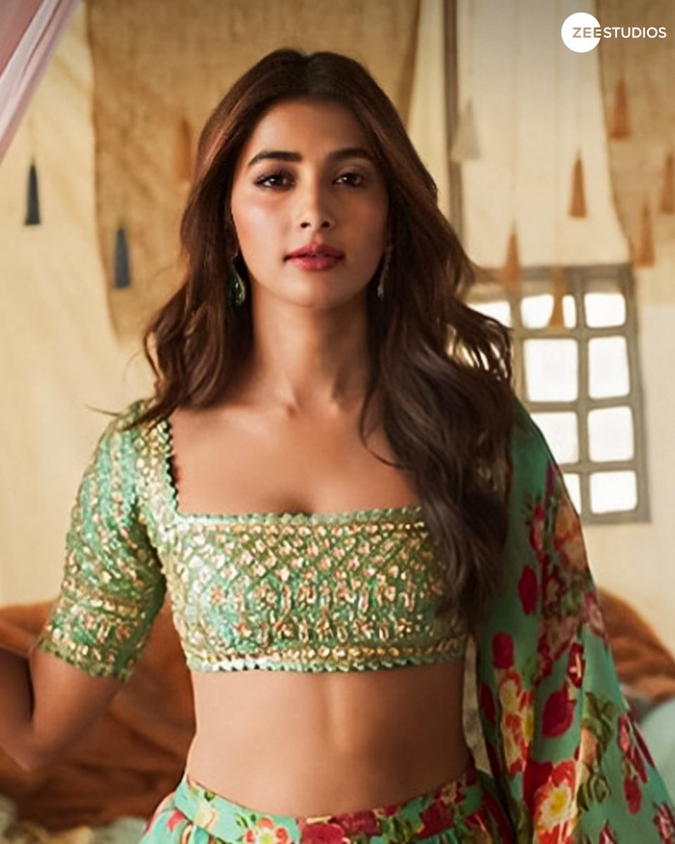 ZeeStudios_'s tweet photo. Happy birthday to the gorgeous actress who dazzles when she’s on screen! ✨

She’s ready to make you fall in love once again in #Deva.

@hegdepooja 

#HappyBirthdayPoojaHegde #KisiKaBhaiKisiKiJaan #ZeeStudios https://t.co/OSRkK47prO