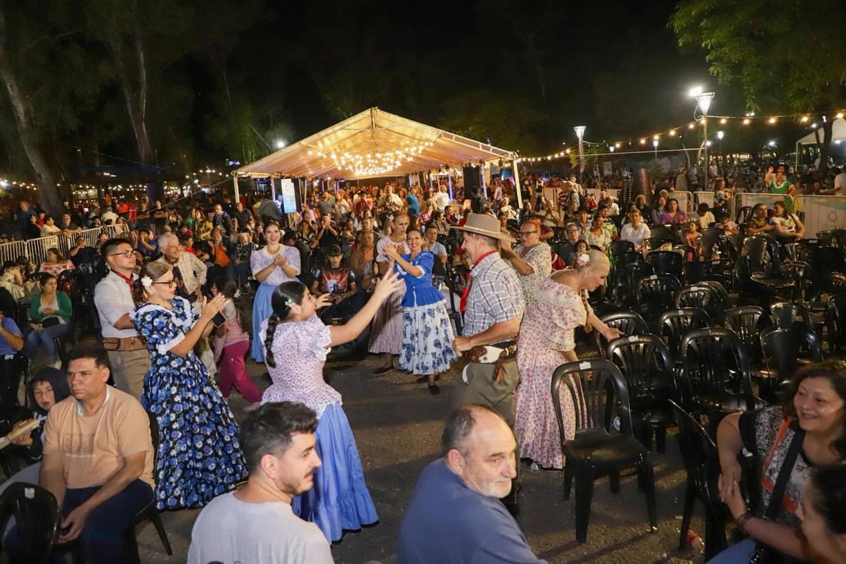 GobiernoSDE's tweet photo. 👥️ Las diferentes producciones artesanales son creadas a través de saberes ancestrales que se transmiten de generación en generación y forman parte importante de nuestra #cultura.
#YoAmoTermas #Canasto2024 #Turismo #Canasto #GobiernoDeLaProvincia #SantiagoDelEstero https://t.co/HGmNF8Jarq