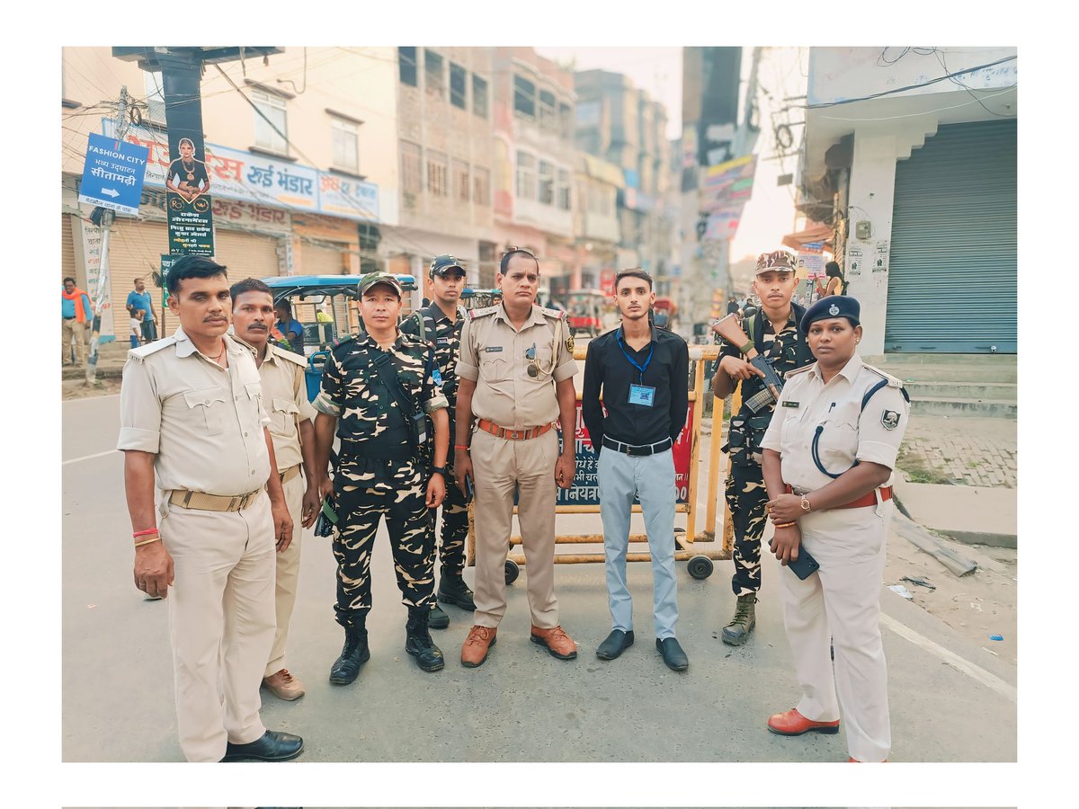 sarvin_seenu's tweet photo. Magistrate duty during Durga puja https://t.co/m2Ox46iZZ2