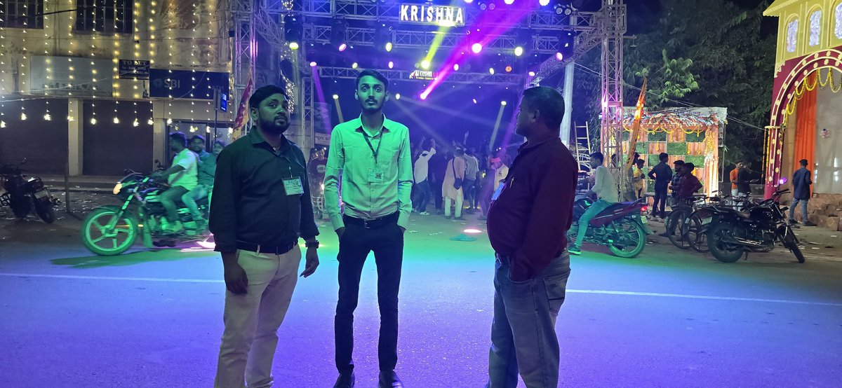 sarvin_seenu's tweet photo. Magistrate duty during Durga puja https://t.co/m2Ox46iZZ2