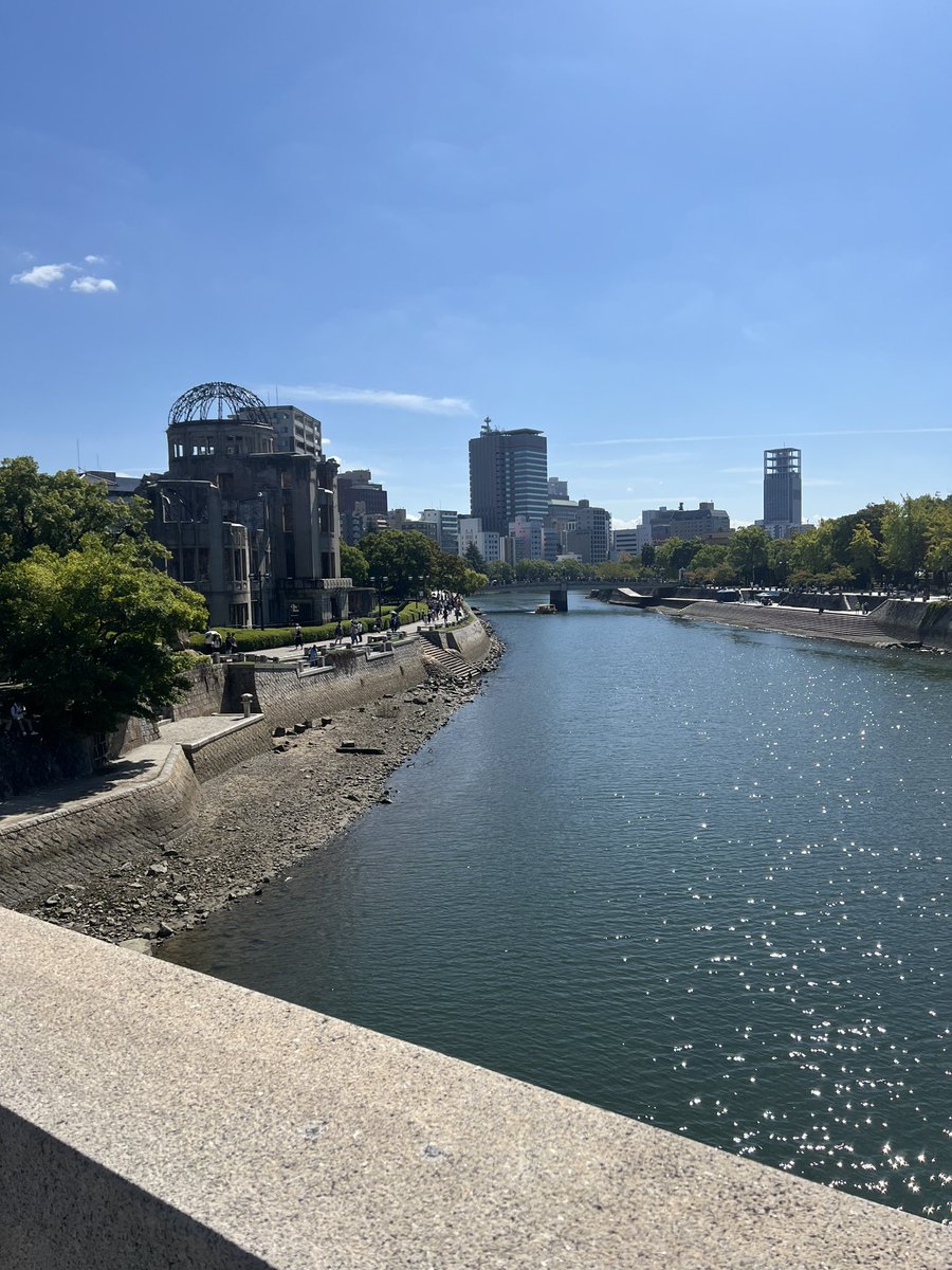 sumito6944's tweet photo. 学生時代に外周をランニングコースにしていた平和記念公園。久しぶりにまわってみた。ここはいつも特別な思いを込めて走っていたのを思い出す。

＃平和記念公園 ＃原爆ドーム　
＃広島平和記念資料館 https://t.co/vgqUrg2wtB
