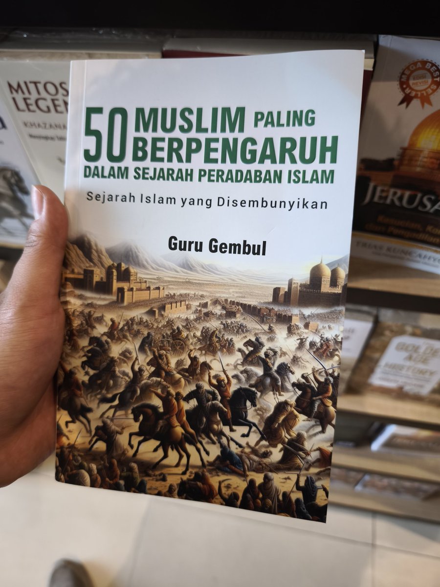 famajiid's tweet photo. Tadi ke toko buku dan ketemu buku yang disebut penulisnya adalah "Guru Gembul". 

Ternyata bukan hanya ketika bicara dia tanpa referensi. Menulis buku ratusan halaman ini pun tidak ada referensi. Catatan kaki ataupun daftar pustaka gak ada. Heuheuheu https://t.co/4LYtHS3Djk