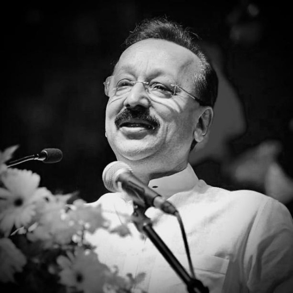 jitupatwari's tweet photo. पूर्व मंत्री बाबा सिद्दीकी जी के निधन का समाचार अत्यंत दुखद है। इस तरह की वीभत्स घटना महाराष्ट्र सरकार की नीयत और उसकी कार्यप्रणाली पर गंभीर सवाल खड़ा करती है।

इस कठिन समय में, मैं उनके परिवार के प्रति अपनी गहरी संवेदनाएँ व्यक्त करता हूँ और ईश्वर से प्रार्थना करता हूँ कि वे उन्हें इस दुःख को सहन करने की शक्ति प्रदान करें।

ॐ शांति🙏🏻