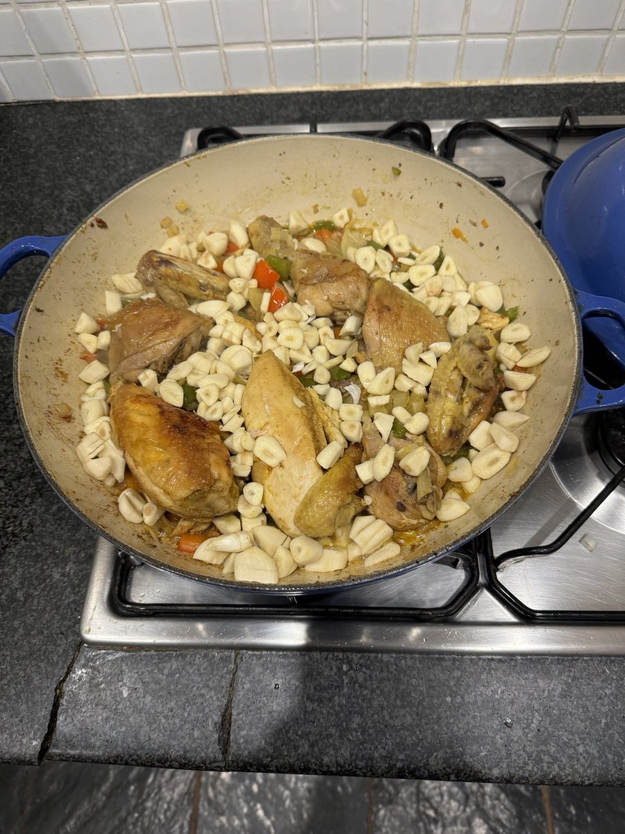 WaNkwatisa's tweet image. Tito Mboweni bothered no one man. He smoked his zol, abused garlic, loved his tin fish and old shoes, spoke with his posh accent, loved Rwanda and Lesotho. He didn't care that he had the country's bank acc pin code, he'd drive from Limpopo to Killarney one man💔😭😔