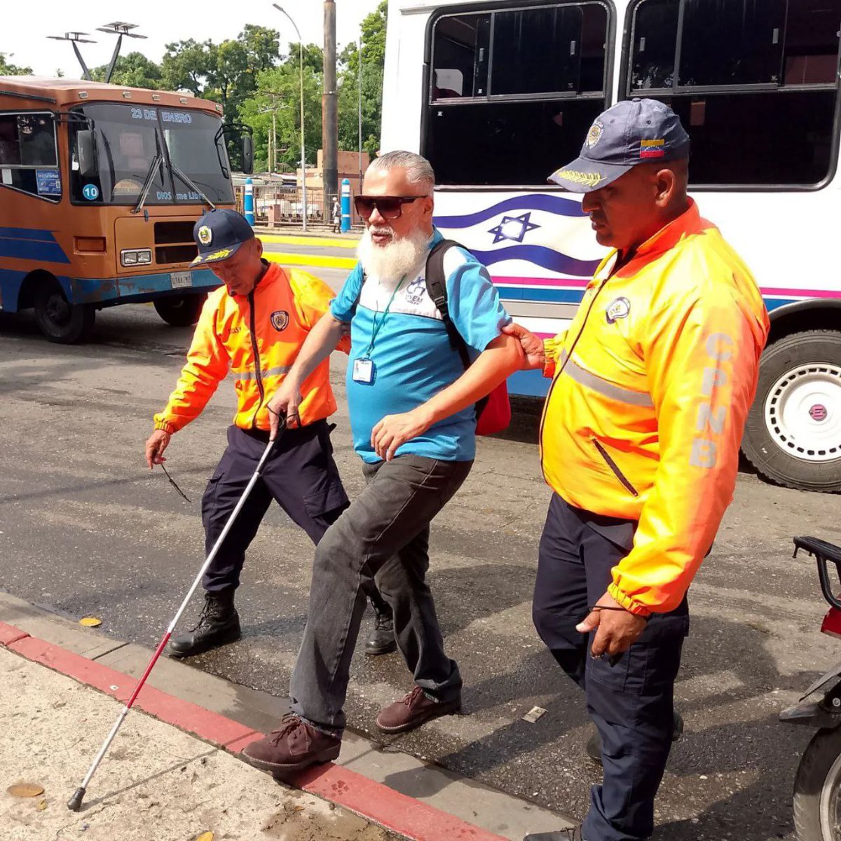 🚍 Por tu seguridad funcionarios de @transitocpnb_aragua realizamos  surpervision y control en el terminal de pasajeros para garantizar una mejor convivencia vial y fortalecer los cuadrante de paz👩‍✈️

@nicolasmaduro
<a href="/dcabellor/">Diosdado Cabello R</a>
@rubensantiagos_
@migueldomonguez08
@mijpvbzl