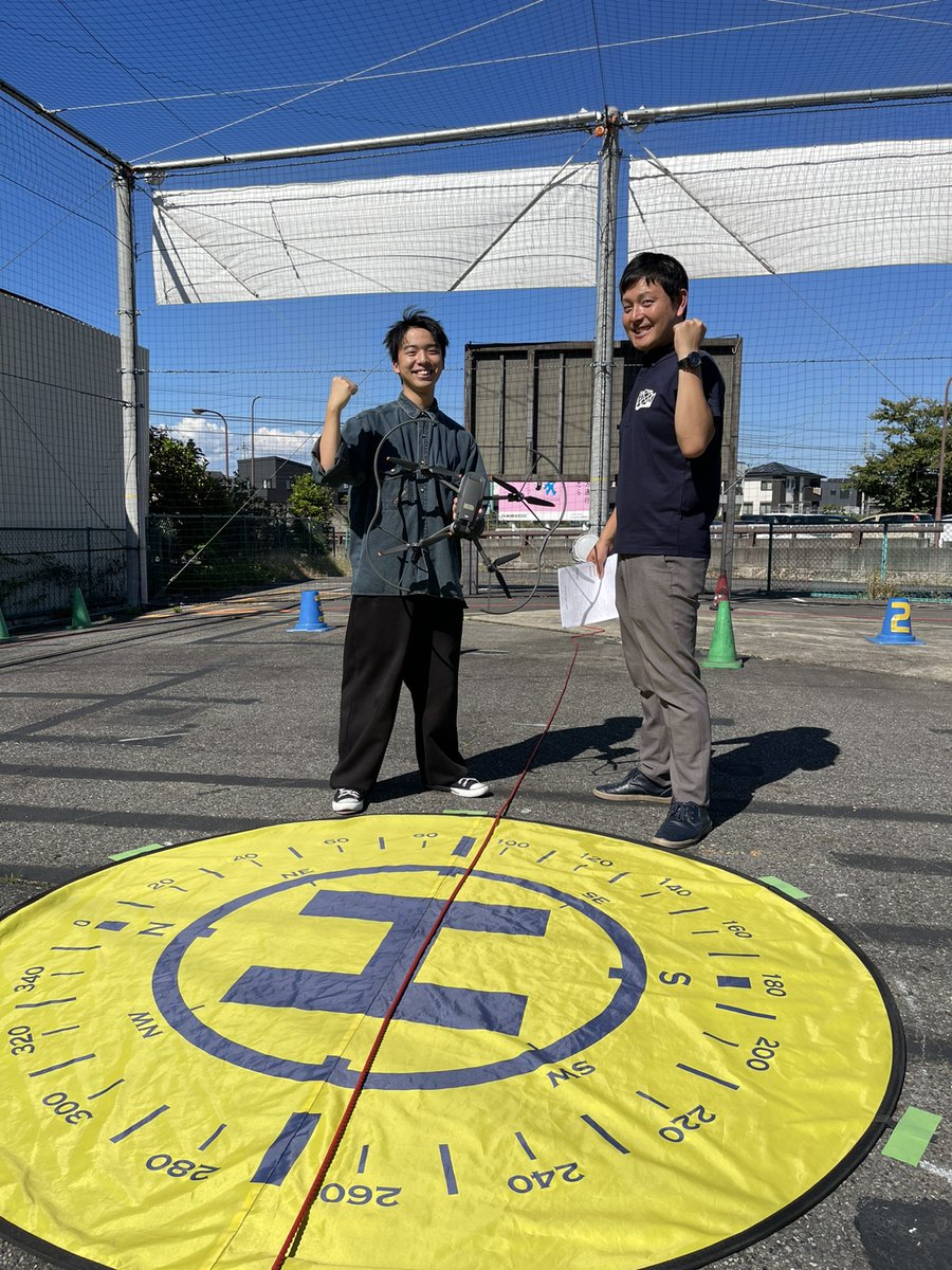 屋外だけど暑いときやこれから寒くなるときも、冷暖房完備の小屋から操縦練習できるのが、ツキノワドローンスクールの魅力のひとつ！！

#ドローンスクール
#ドローン
#ドローン資格