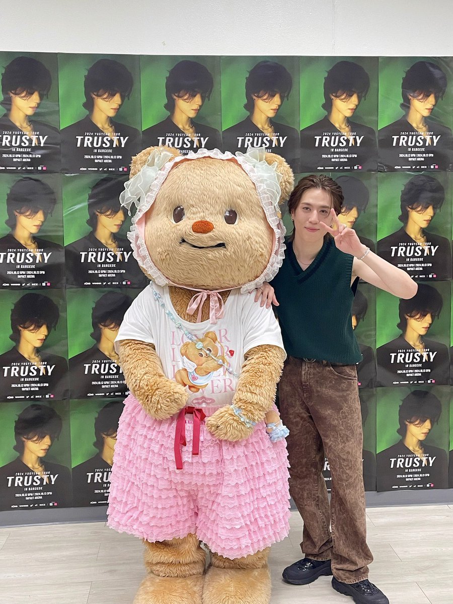 butterbear_th's tweet photo. อาการมันเป็นยังไงคะน้องเนย🫠😆💓 

ปล. ทีมงานขอเม้าท์ว่าเป็นครั้งแรกๆที่เห็นน้องเขินจนเกร็งโพสท่าไม่ออกขนาดนี้ 😆😆ขอบคุณพี่ยูคยอมที่เอ็นดูน้องเนยนะคะ🥰💚💚 มาไทยบ่อยๆนะคะ💗💗
#เสื้อสอดกางเกงอย่างแน่นหนาเปิดพุงบ่ได้

 #유겸 #YUGYEOM
#2024YUGYEOMTOUR
#2024TRUSTY_IN_BANGKOK
#AOMG #butterbear #ด้อมน้องเนย