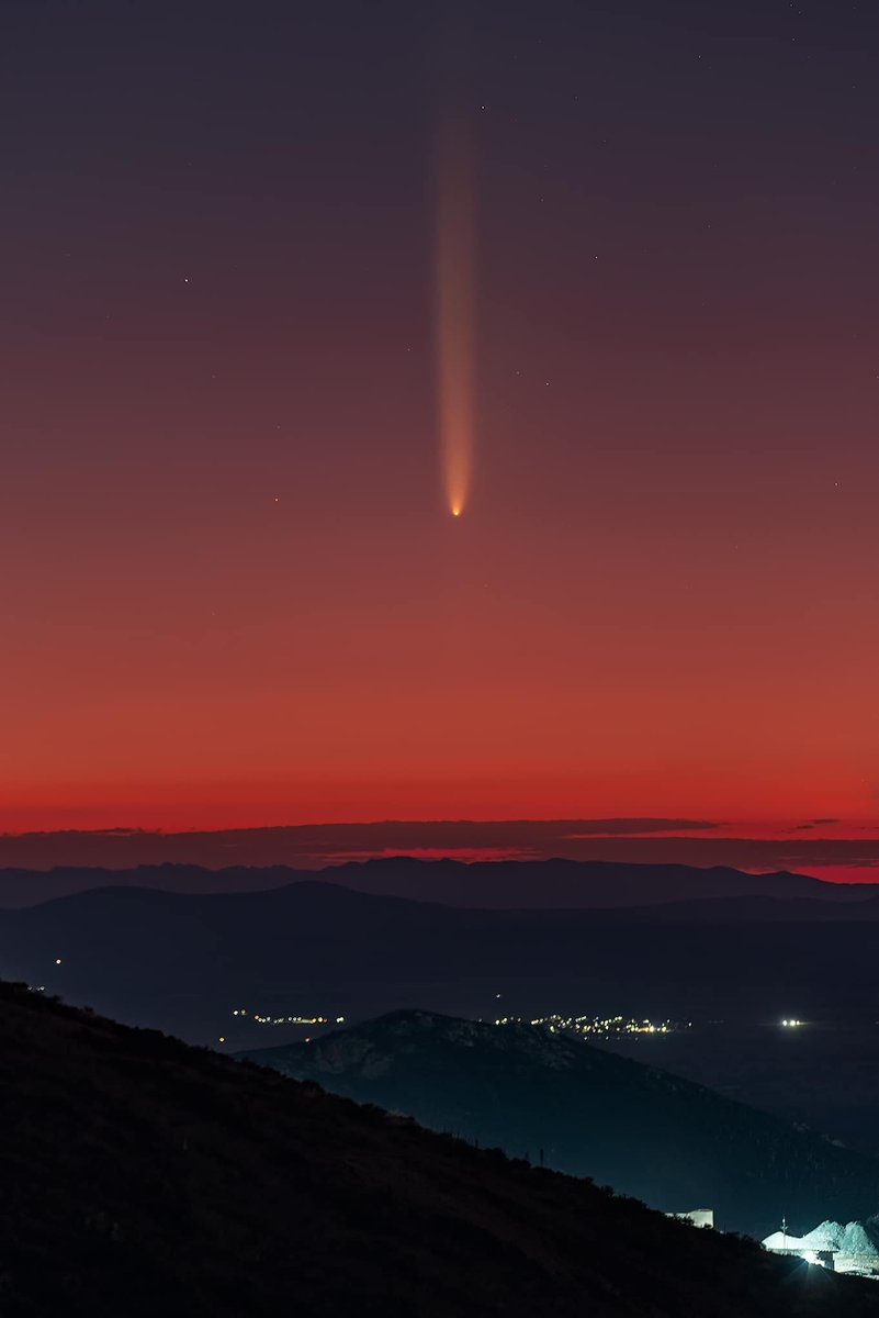 spacexyzt's tweet photo. El cometa C/2023 A3 (Tsuchinshan-ATLAS) esta tarde-noche desde Zacatecas, México

Hoy el cometa alcanzó su punto máximo de acercamiento a la Tierra, es decir, su perigeo.

12/octubre/2024
Créditos: Da Ko

#FollowTheComet #CometC2023A3 #Comet #Cometobservation https://t.co/M8qKXmujPr