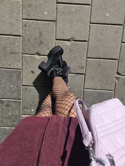 On my way to a shoot, decided to wear the skullcrushers to terify the masses https://t.co/sOhoFXwfO7