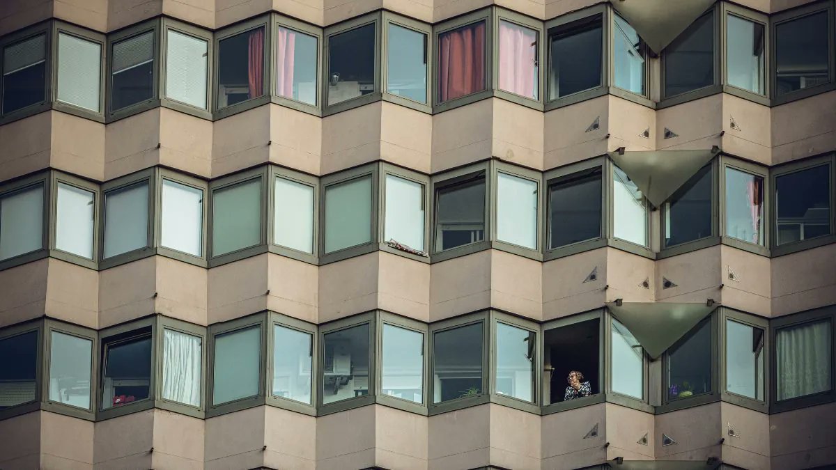 Los hospitales, la mina de oro para el ransomware: el 78% paga rescates en torno a 440.000 euros

Las empresas del sector sanitario son las que más ciberataques han recibido en España en el primer semestre de 2024
theobjective.com/economia/2024-…