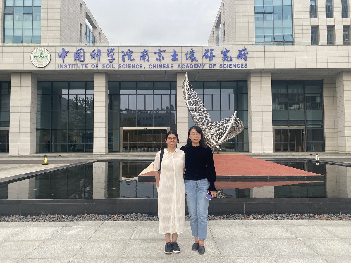 I had a great day with my colleague Tian Zhang, soil scientist at the Institute of Soil Science, CAS in Nanjing. We met at UCDavis 10 years ago. So proud of my friend ♥️. Her soil erosion research is amazing #AcademicTwitter #UCdavis #soil