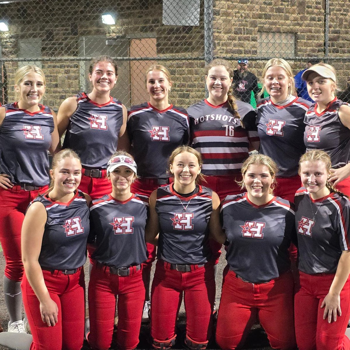 Laser Fall Showcase day 1 in the books! 
These girls fought the fight and came out 3-0 on the day securing the #1 seed  in our pool and moving on to the Tier 1 bracket for Sunday! #BangBang