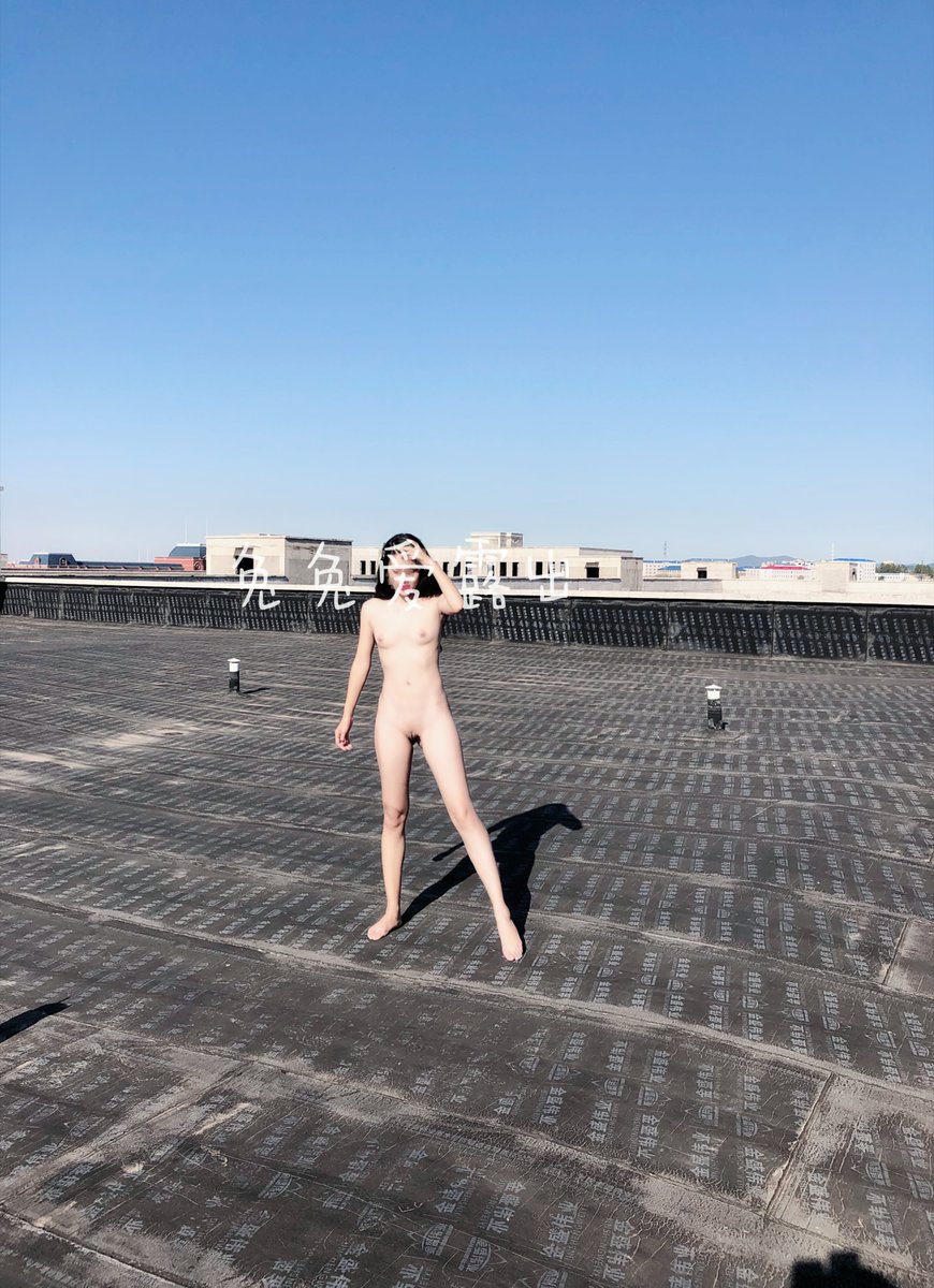 发个远景给大家看看，这烂尾楼好大呢，这远处有工人偷看我我都发现不了 https://t.co/qcsgYRCGzx