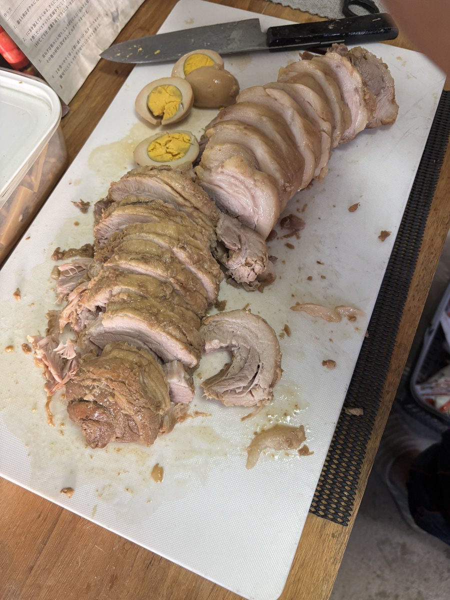 ja1xrm's tweet photo. お久しぶりの定例BBQ🍖

締めはいつもの寺二郎

ご主人曰く麺の加水に失敗したとの事ですが、ツルモチとした噛みごたえあるうんまいヤツ👍
白髪ネギ最高😊スープもライトで飲み放題豚も分厚くホロホロだっぺよ

優勝🏆 https://t.co/NffQOPc8RD