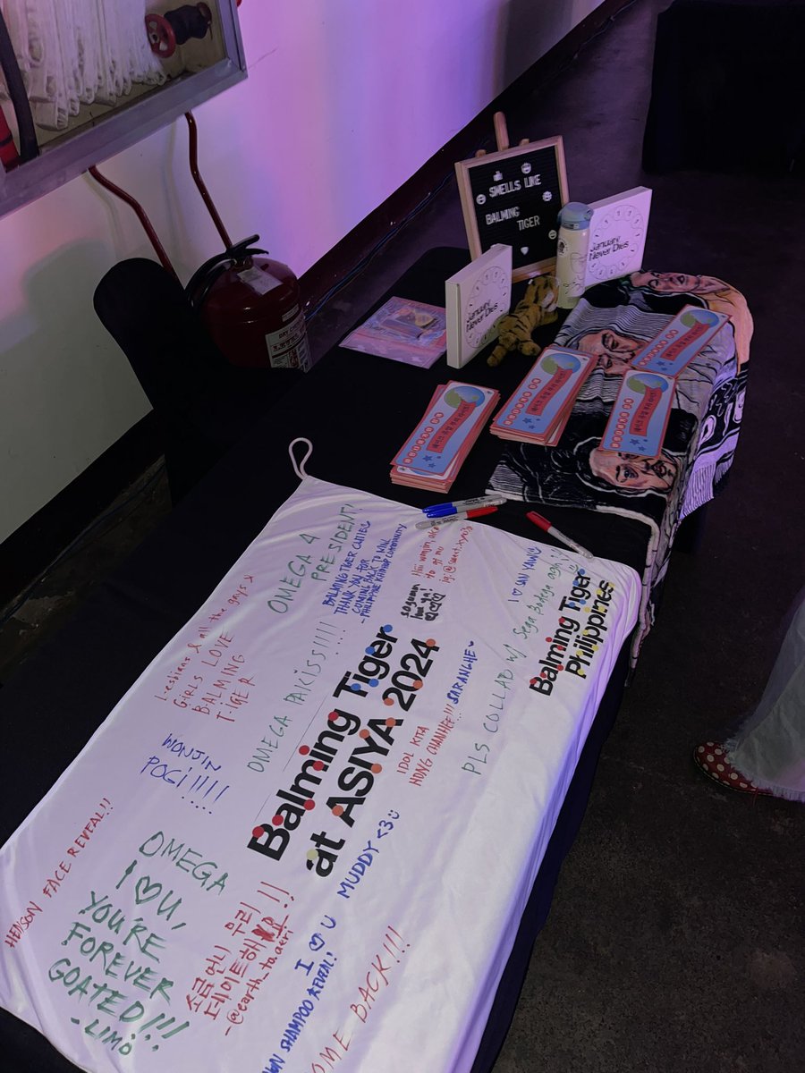 balmingtigerph's tweet photo. hello! 🐯 our booth is set up near the women's restroom! please come by to get banners &amp; write a message on the cloth banner ! 🫶

#BalmingTigerAtASIYA2024
@KHIPHOPMNL
#BalmingTiger #바밍타이거 https://t.co/uujb5ej6dA