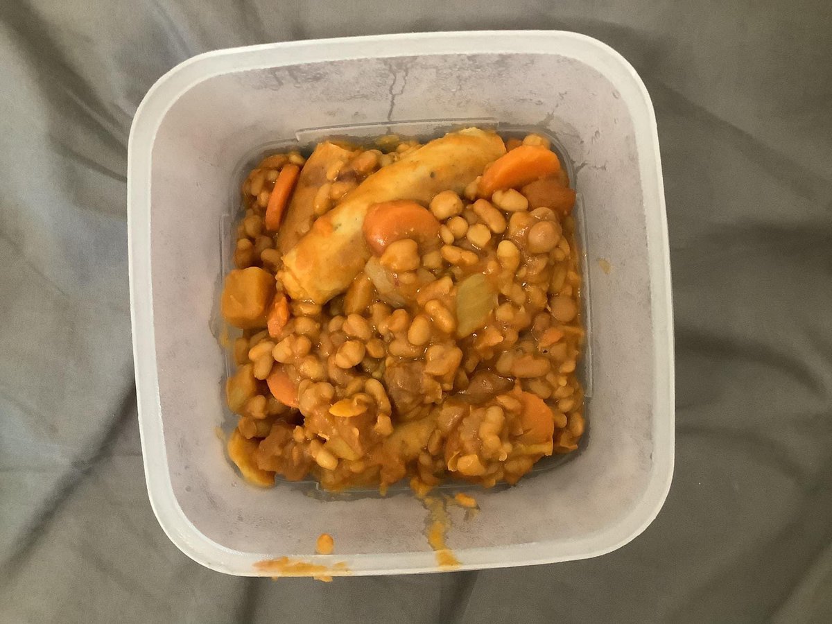 These are the meals currently being served in a privately-run men's prison in England. 🍽️