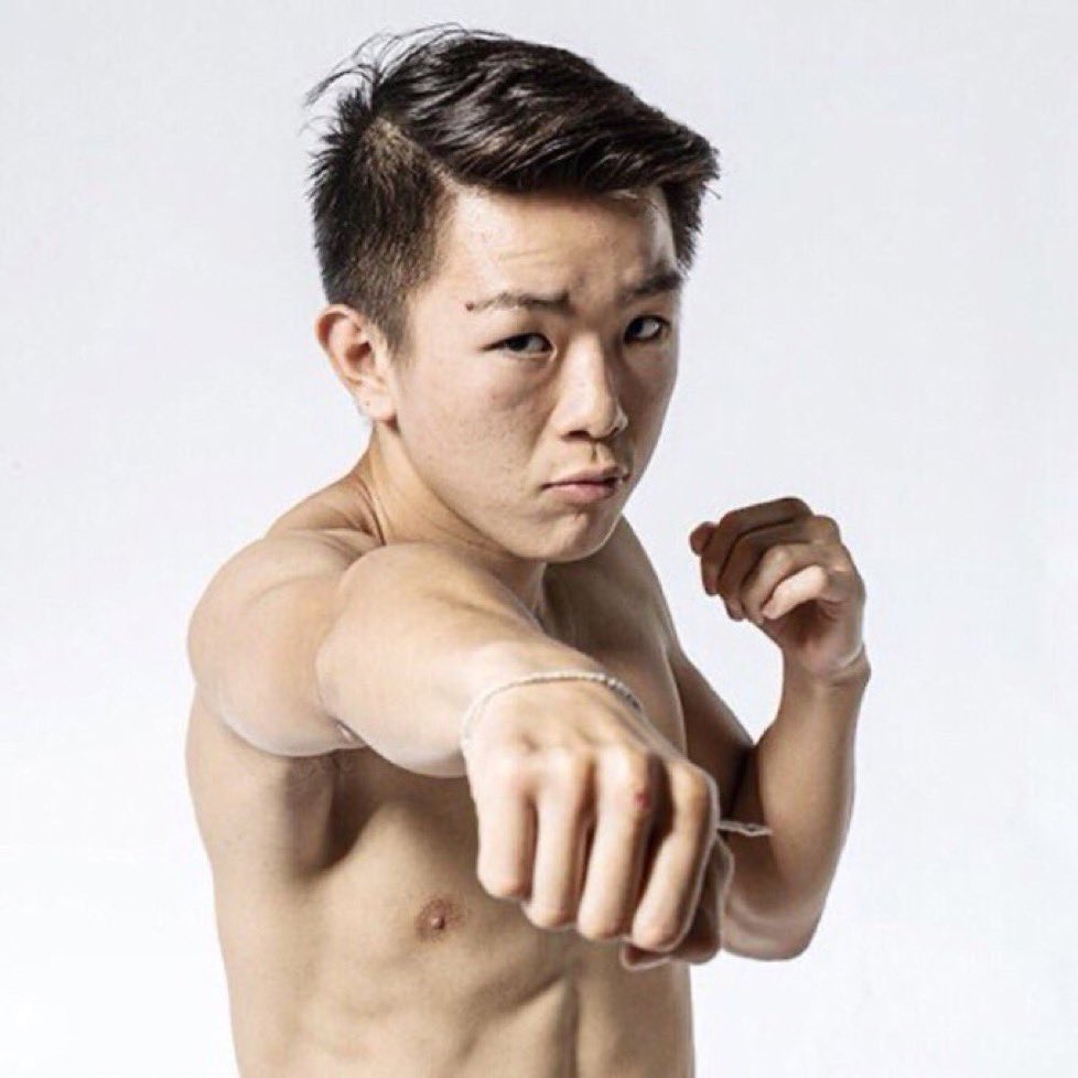 sharakiro's tweet photo. MuayThai速報です👩🏻💻
#BOM49 フライ級
奥脇竜哉、スリーノックダウンでソシェットに1R KO勝ち!
24歳 39-8-2 15KO https://t.co/iaytUmM0qk