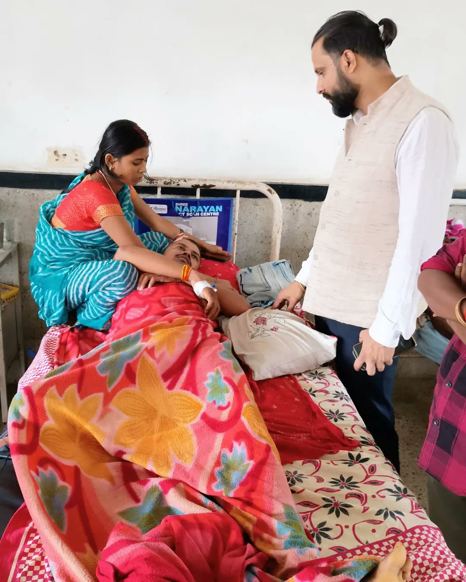 singhmithilesh0's tweet photo. आज रिम्स में इलाजरत रोहित से मुलाकात कर उनका हाल जाना। डॉक्टर व उनकी टीम से मिलकर मरीज के बेहतर इलाज का अनुरोध किया। इस पूरे घटनाक्रम में पप्पू चौहान, रोहित, संजीत, उदय, कुणाल सिंह व अन्य लोगों ने काफ़ी मदद की।
#HelpRohit #Parihara #Masuriya #Karua #Garhwa #Jharkhand https://t.co/Si7D6uPPJv