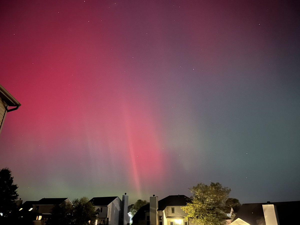 cpcoplen's tweet photo. @hunterhurleywx Definitely exceeded the May display as we couldn’t see it with the naked eye in May. Even the pics from May only showed a faint glow. https://t.co/FcW6EPqv75