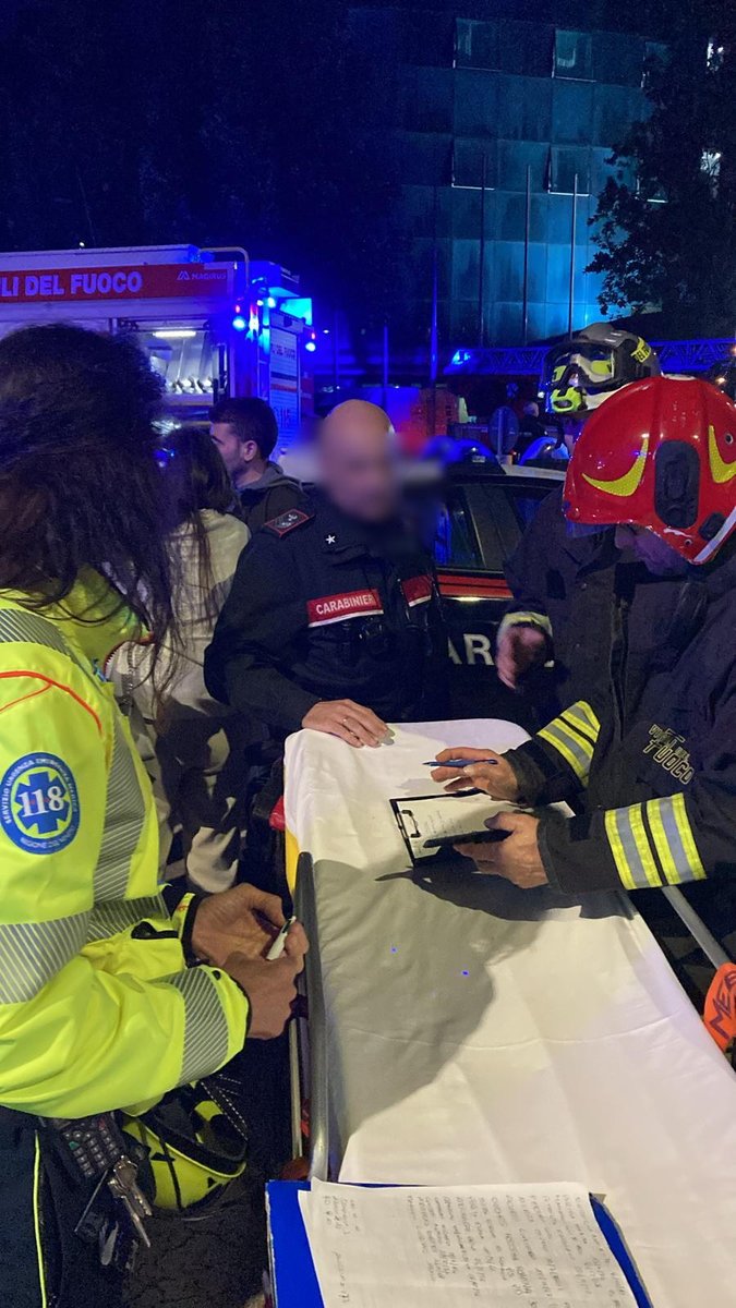 13OTT 00:30 #Abano (PD) #Incendio in vano tecnico hotel Alexander. Intervenuto #suemPD con 7 mezzi con <a href="/vvfveneto/">VigilFuoco Veneto</a>. Valutati per esposizione ai fumi 30 ospiti nel prospicente Pronto Soccorso dell'Ospedale e 14 portati in #ambulanza a Padova e Schiavonia. Solo 2 sono  ricoverati