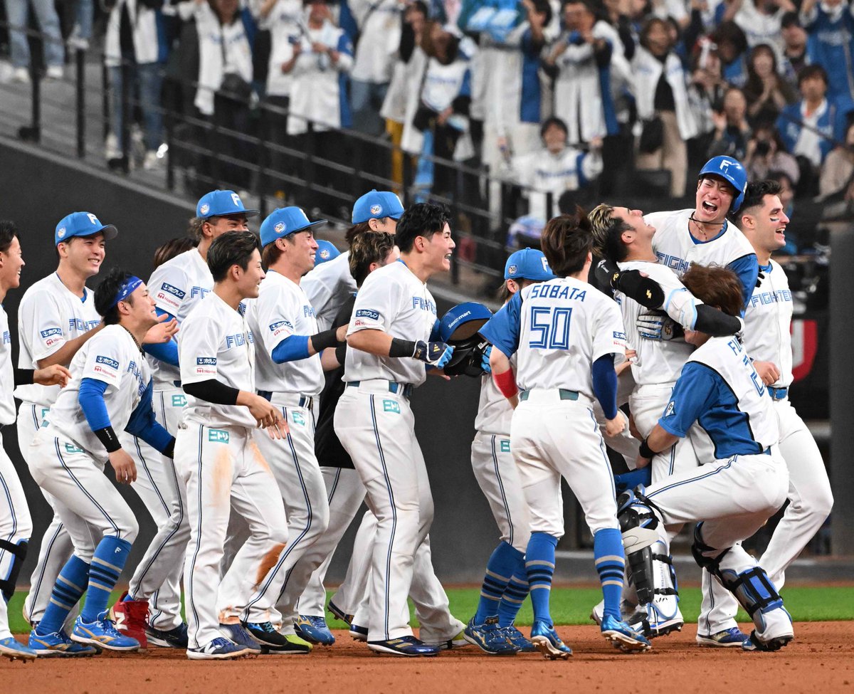 FightersPR's tweet photo. ファイターズファンの皆様、明日も選手たちに熱い声援をお願いいたします‼️

明日も #行くだけ‼️

#lovefighters https://t.co/13CGF5aKDD