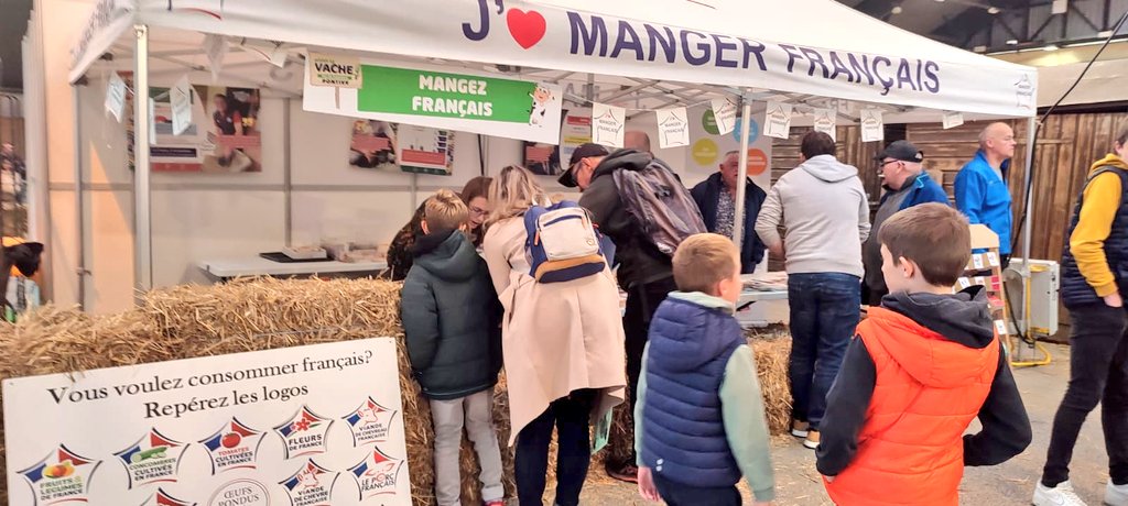 Au salon Ohlavache la <a href="/FDSEA56/">FDSEA du Morbihan</a> <a href="/JAMORBIHAN/">JA56</a> sont présents sur le stand Manger Français 
L'origine est importante aujourd'hui encore plus qu'hier. 
Discussion avec les visiteurs et les consommateurs sur l'importance de leurs achats sur la vie de notre territoire. 
#Morbihan