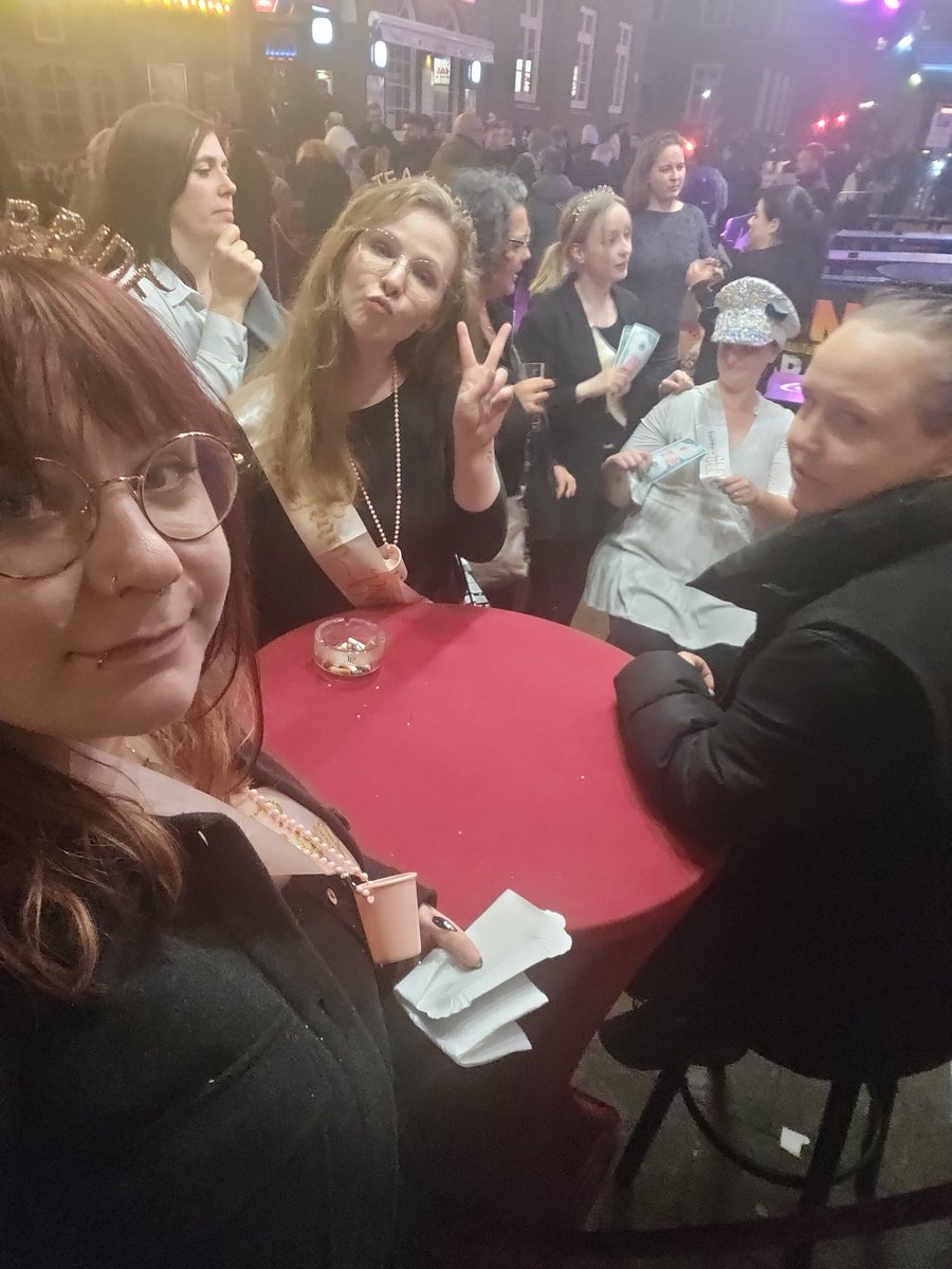 BossSweez's tweet photo. Last night's bachelor party of a close friend 💕 we ate, went to a creepy show and after that it was time for a strip club and some dancing 💕💃 https://t.co/jPibPdyGhH