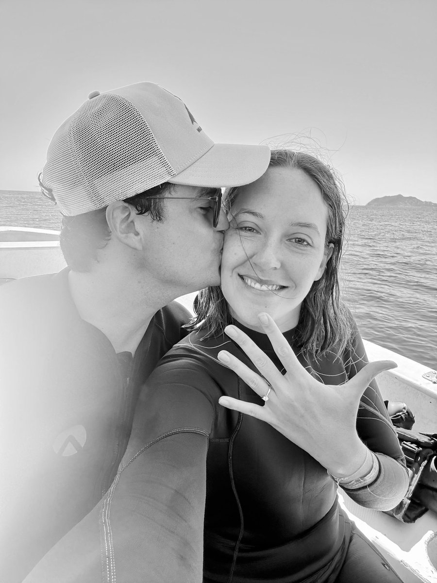 lupitarizo's tweet photo. Me caso con mi mejor amigo😍 https://t.co/8A86pB07JD