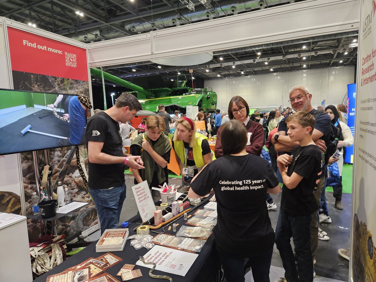 RachelHClare's tweet photo. Great first day at @newscilive teaching all generations about #snakebite and the research we do. The support and interest we get from the public is really inspiring to remind me how lucky I am to work on the important research we do @CSRIatLSTM @LSTMnews https://t.co/sD9mxdSZbv