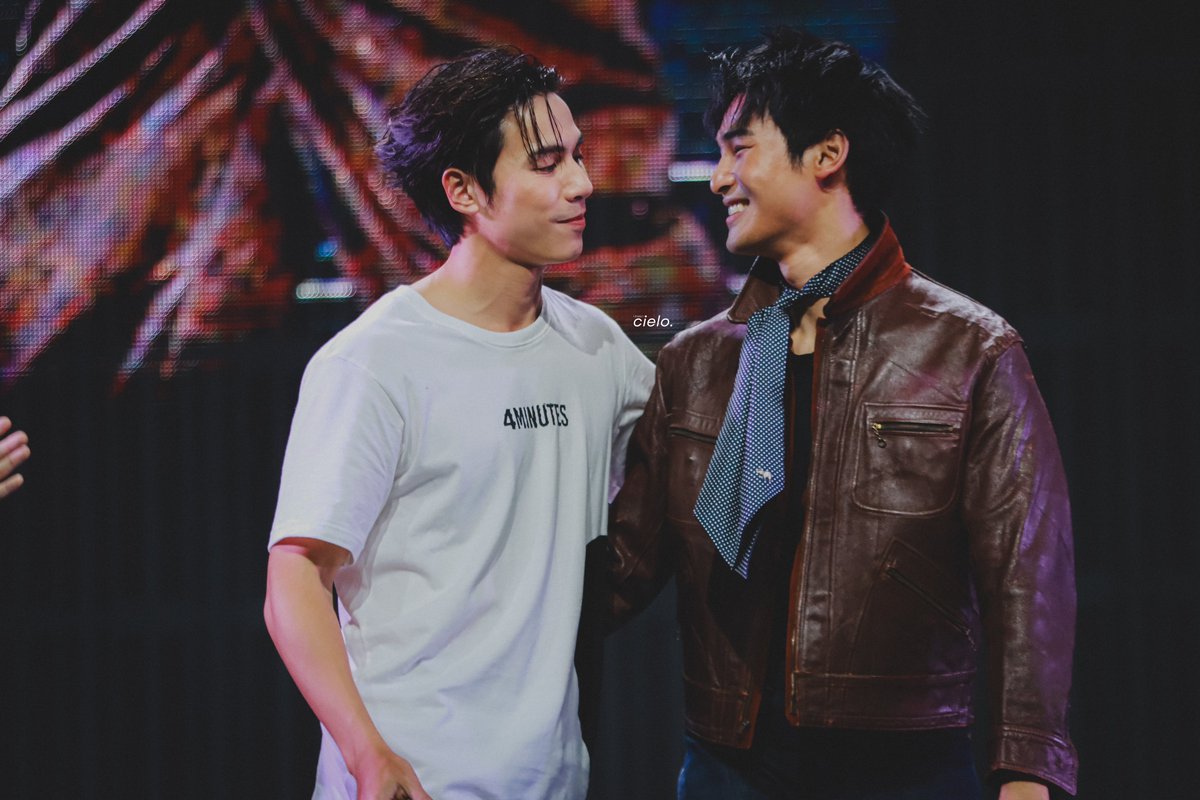 aponcielo's tweet photo. no.1 บอค.แบบไหล่เบียดดดดด 😬

@Nnattawin1 @jesjpp 
#APONattawin #jesjpp 

#4MINUTES_UntoldStory 
#4MINUTESFancon

📸 • #aponcielopic ◡̈ https://t.co/Y26WfVnhve