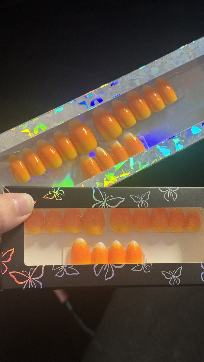 nerdimani's tweet photo. These #candycorn nail sets have been selling like crazy this year! I’ve loved making these for you all💛🧡🤍

👀Also, There’s still time to order yours before Halloween 🔥 https://t.co/AfOblNy26T