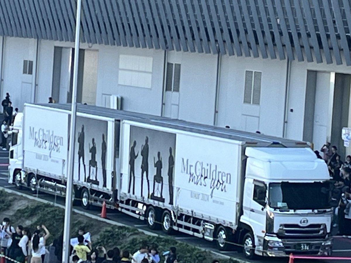 ftdome0503's tweet photo. きたきた
つま恋以来のミスチル
ぼっち参戦でも全然OK🙌

#ミスチル
 #mrhildren 
#missyouarenatour https://t.co/Rmq0NwMugd