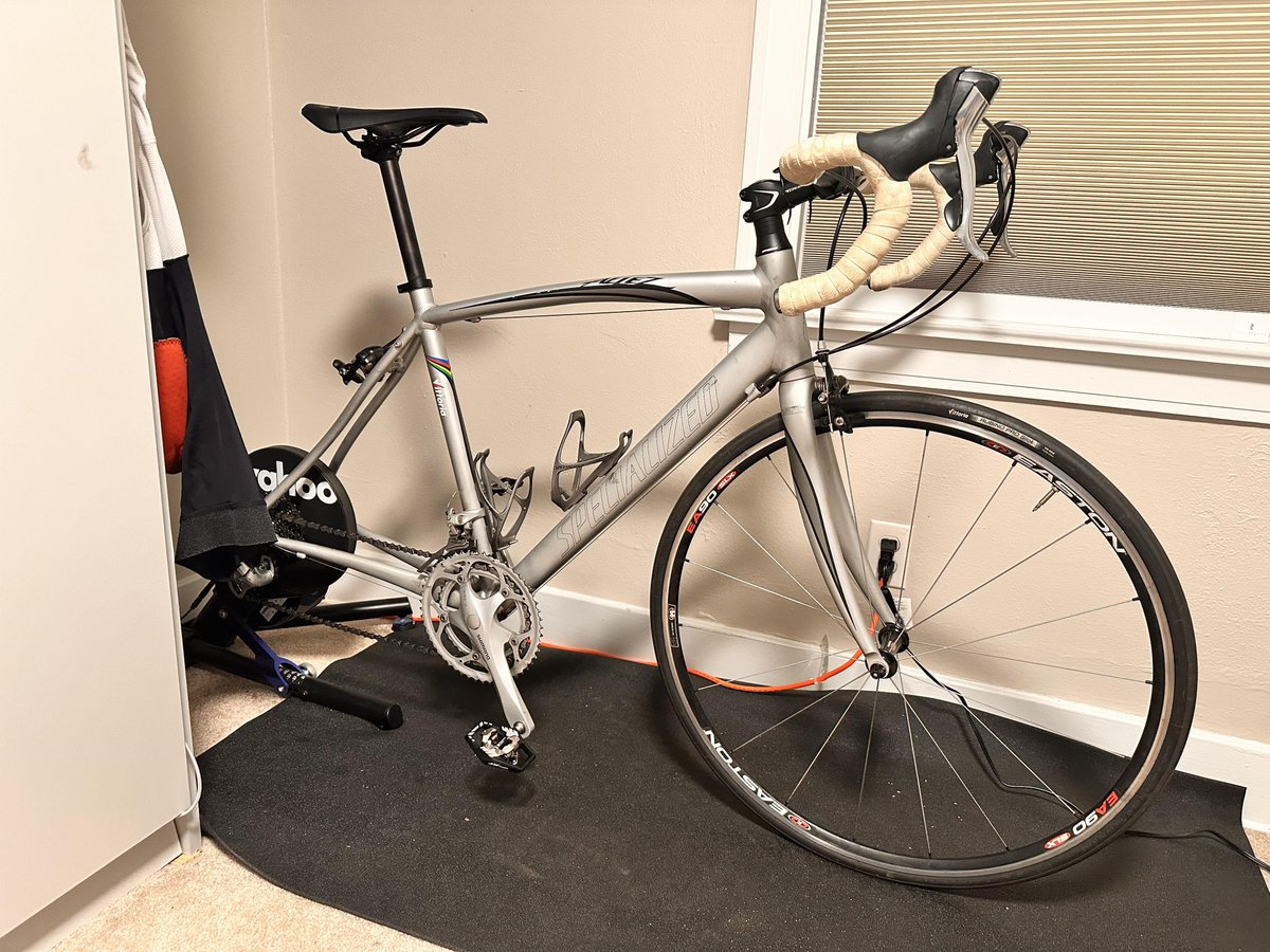 BikesHeaven's tweet photo. NtmBD, trainer queen, got sick of hauling bike up the stairs. $250 [by grummle]
  
 #cyclingLife #bikeLife https://t.co/gSWYCkieHL