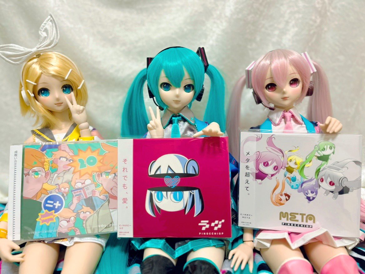 mpk_vcl's tweet photo. すっかり忘れてた戦利品載せるの…😣

マジミラ大阪中に紛れて報告☺️

今回は公式も企業ブースもピンとくるものがなかったので、クリエイターズマーケットでお買い物！

ピノキオピーさんとワンオポさんのCDをゲット！
最近はこれを聞いて元気をもらってます😊

#マジカルミライ2024 東京 https://t.co/B5MRSq9rlG