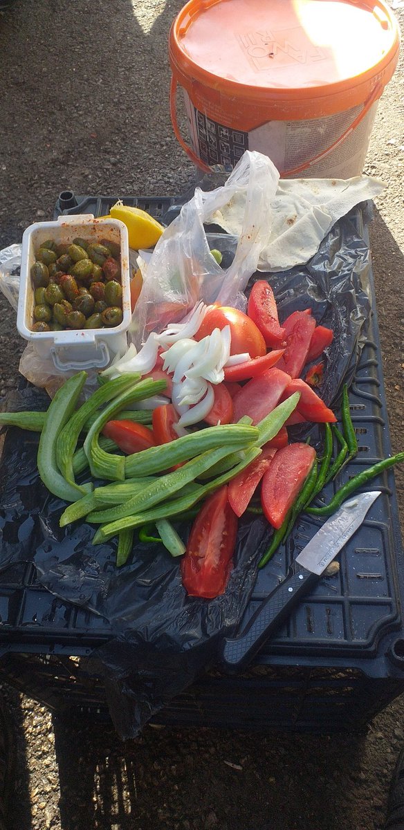 Bu kahvaltıyi zengin bile iyemez çünkü dostlarla yenilir buyurun dostlar