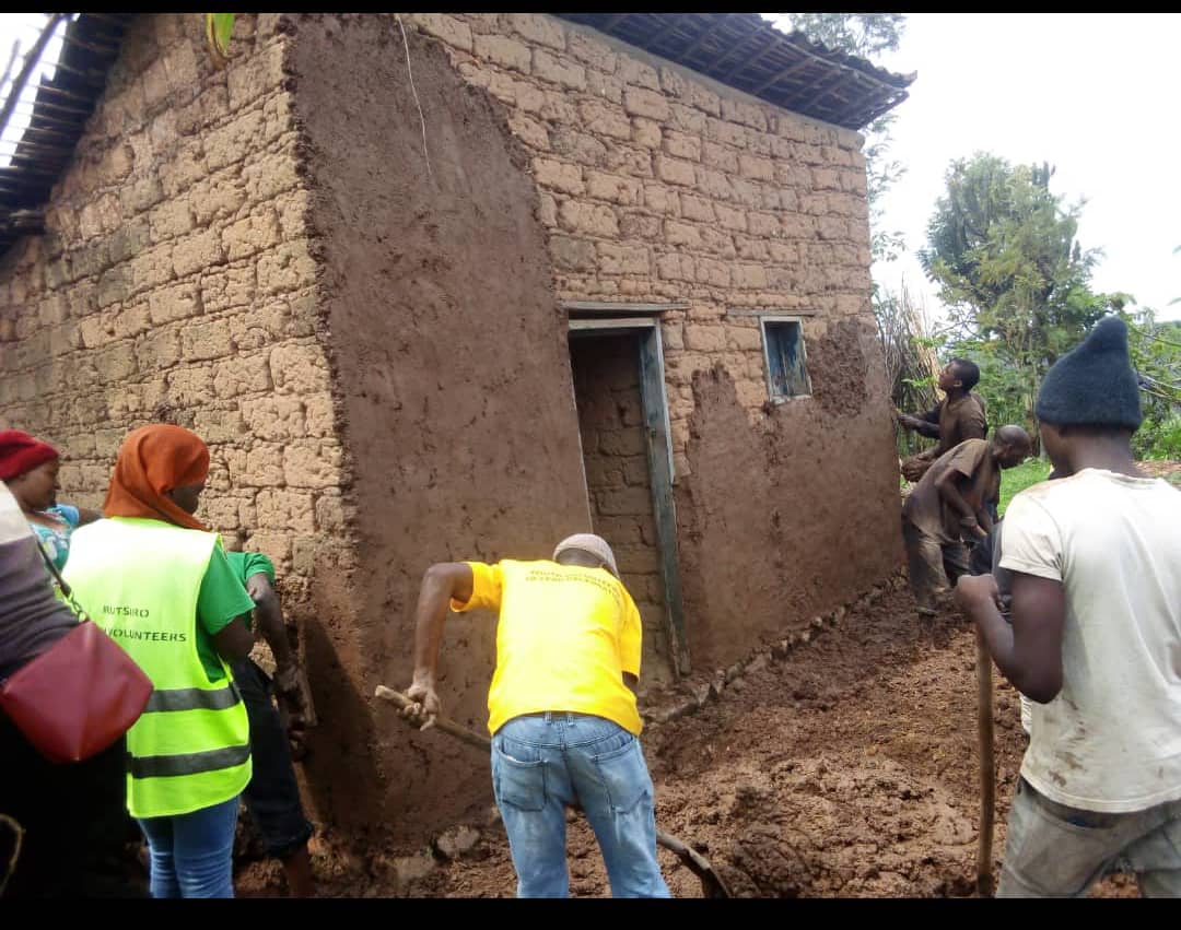 @Rutsiro RYVCP (@rutsiroryvcp) on Twitter photo None kuwa 12,Oct,2024 muri gahunda ya Volunteer mouth Urubyiruko rukomeje gukora ibikorwa bitandukanye: Gusiza ikibanza,kubaka ubwiherero,guhoma inzu, isuku n'Isukura,kurwanya ibyorezo bya Marburg na Mpox,<a href="/RwandaLocalGov/">Ministry of Local Government | Rwanda</a> <a href="/Rwandapolice/">Rwanda National Police</a> <a href="/RwandaYouthVol1/">Rwanda Youth Volunteers</a> <a href="/RutsiroDistrict/">Rutsiro District</a> None kuwa 12,Oct,2024 muri gahunda ya Volunteer mouth Urubyiruko rukomeje gukora ibikorwa bitandukanye: Gusiza ikibanza,kubaka ubwiherero,guhoma inzu, isuku n'Isukura,kurwanya ibyorezo bya Marburg na Mpox,<a href="/RwandaLocalGov/">Ministry of Local Government | Rwanda</a> <a href="/Rwandapolice/">Rwanda National Police</a> <a href="/RwandaYouthVol1/">Rwanda Youth Volunteers</a> <a href="/RutsiroDistrict/">Rutsiro District</a>