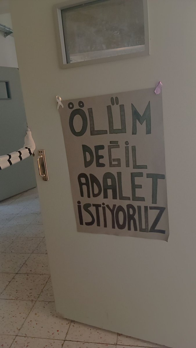 Ölüm değil adalet istiyoruz 
#TurkishWomenNeedHelp 
#turkishwomenareindanger 
#kadinavecocuğadokunma