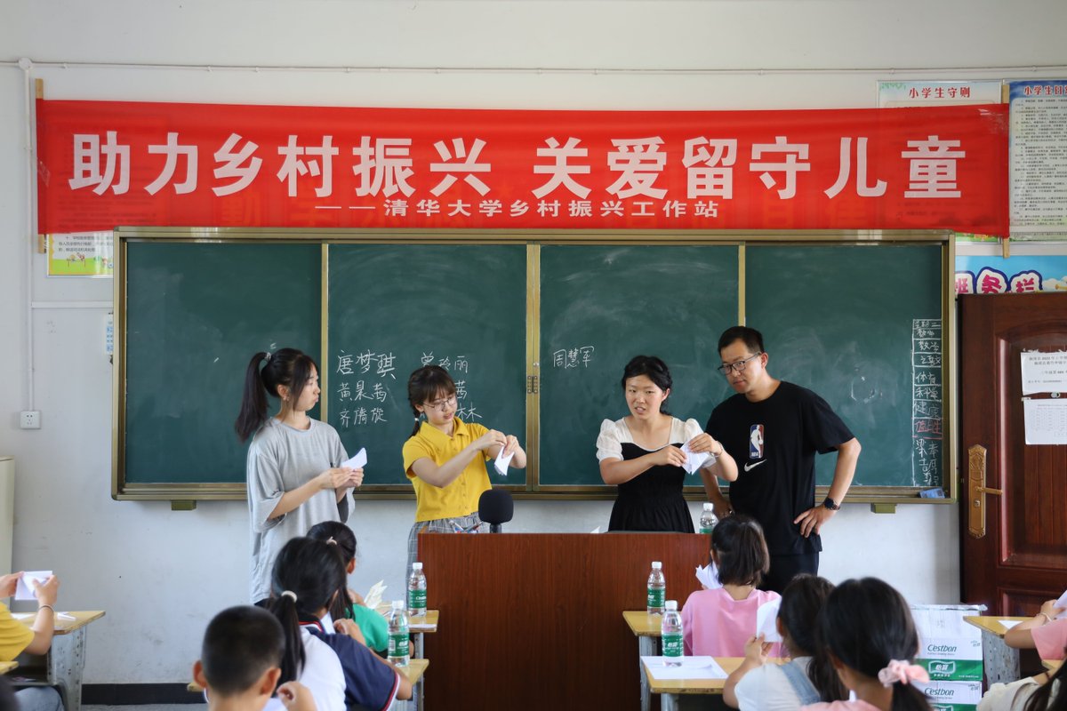 Tsinghua_Uni's tweet image. #THUinCommunity expands with the Huaihua #Revitalization Center! Each batch of #NextGen brings new solutions—from designing packaging for #localproducts to providing medical checkups &amp;amp; hosting activities for left-behind children. We’re #BetterTogether for #sustainabledevelopment!