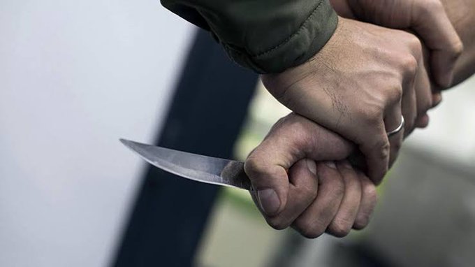 JK247News's tweet image. Tragic turn of events in Kashmir: Amir Ahmad Mir from #Parimpora loses his life, #stabbed by his own cousin in #Srinagar.
