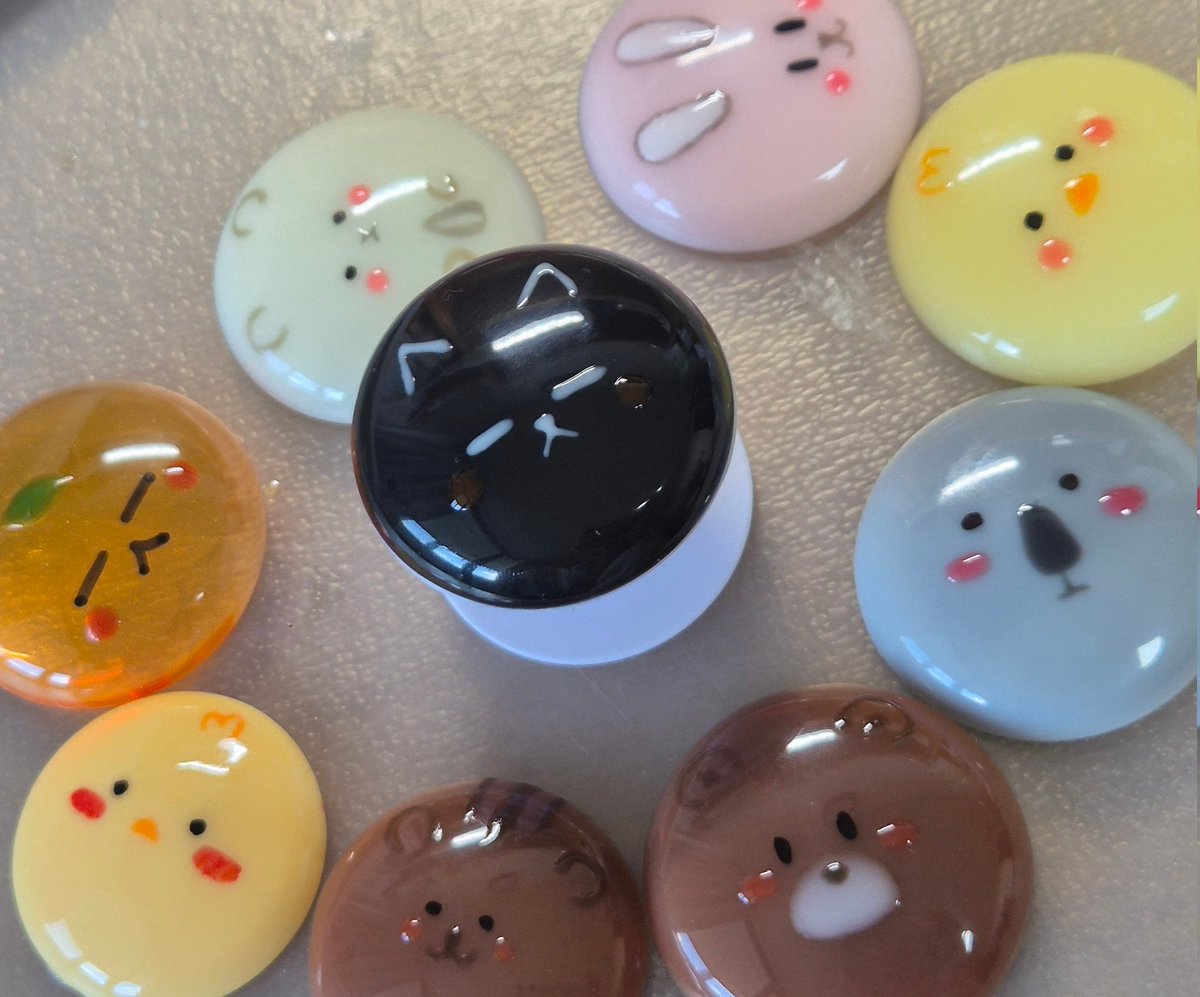 #찐슈나눔
지민이 나눔용으로 준비했던 물품들이 남아서 온라인 나눔을 하고자 합니다!!

방법 : #rt + #follow
상품 : 키링 or 그립톡 랜덤
인원 :  n명
당발 : 빠른 날 불시에

#MyHeartIsWaitingFor_JIMIN
#지민이_온Who_더빛나는시월
#존재가_감동인_지민이의_감동날