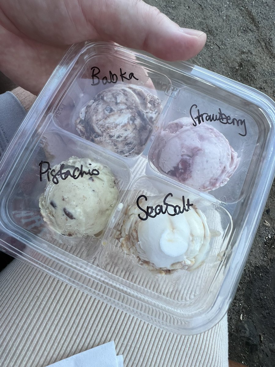 Sanne - Mitzie Mee tweet media