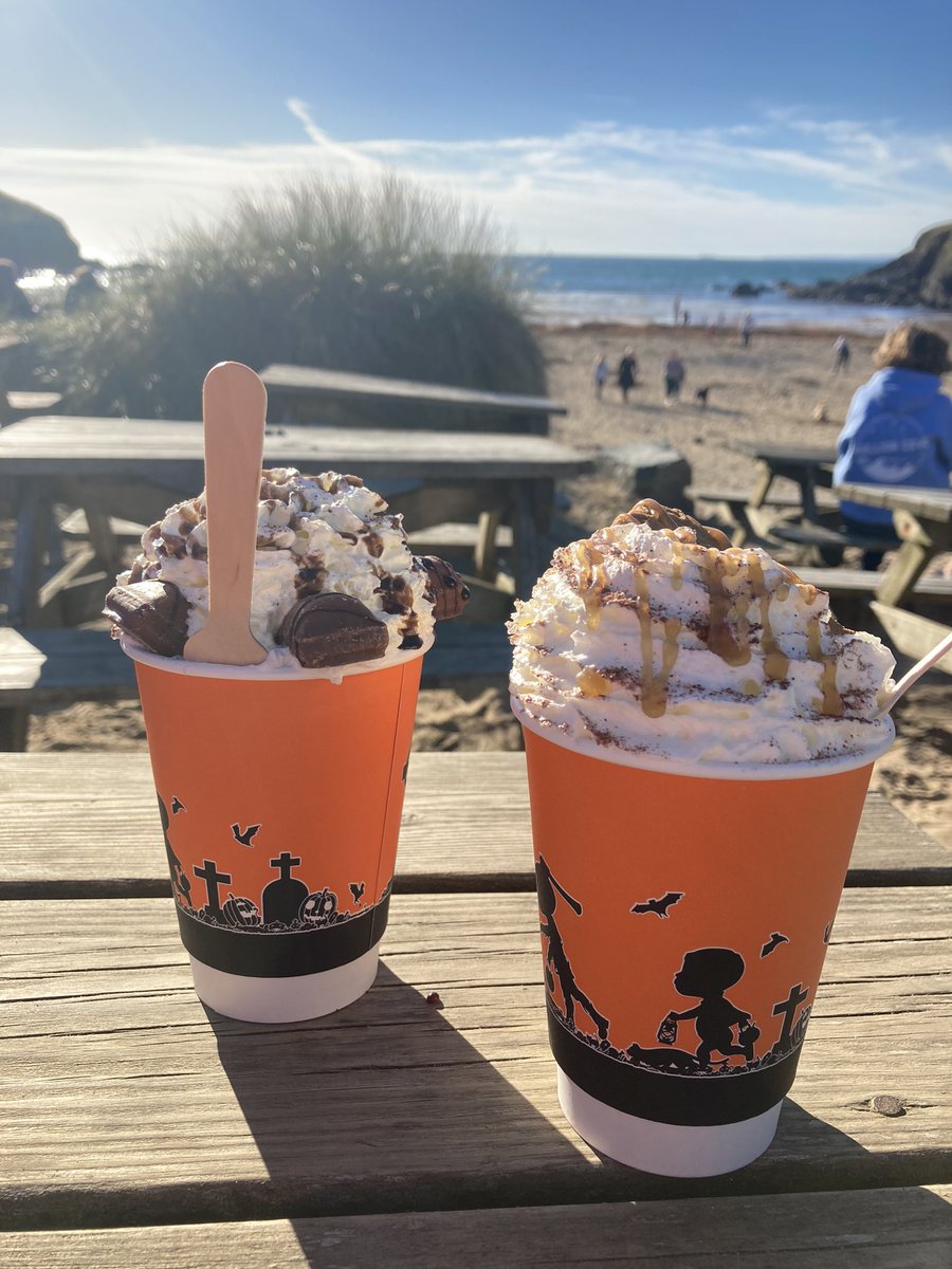 Had a decadent #hotchocolate at #Poldhu #beach yesterday (mine’s on the right!) … but it’s back to #blackcoffee this morning! 😩
On the <a href="/BBCCornwall/">BBC Cornwall</a> early #news shift … switch on your wireless and find out what’s happening in #Cornwall! 
📻 #LocalRadio