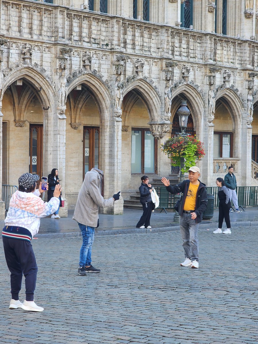 OfficialRituRai's tweet photo. A dedicated wife spends at least five minutes trying to capture the perfect picture of her husband with a man who's hidden his head under his shirt, all just to make him happy :)
#BeHappy #CapturingStories #Photolife #LifeIsBeautiful https://t.co/RXe8Y5vUN8