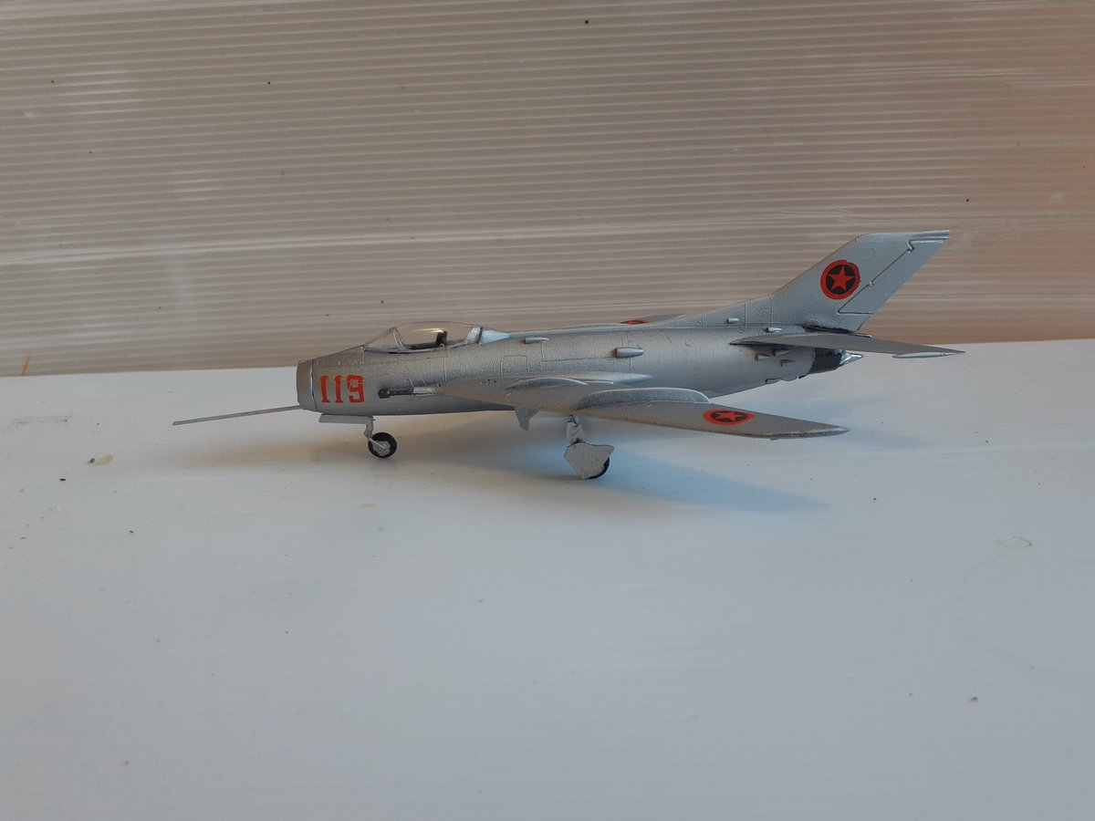 KsNua3Tg8Ag1ZsH's tweet photo. #KPモデル
#MIG19
“ひとりミグ祭り”第一弾、ミグ19完成😃
チェコのKPってメーカーの1/72キット
東欧キット風味全開な、かなり歯応えのあるキットだったわ😅
マーキングはアルバニア空軍仕様にしてみた
いやしかし、双発機とは思えないコンパクトさだなぁ https://t.co/zjuSEltBBL