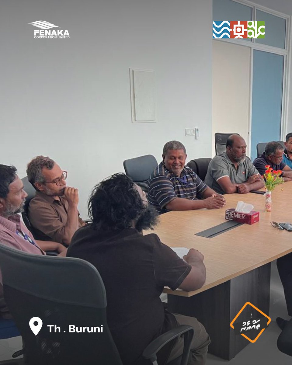 TeamFenaka's tweet photo. ބައިނަލްއަޤުވާމީ ކާރިސީ ހިރާސް ކުޑަކުރުމުގެ ދުވަހާ ގުޅިގެން، ފެނަކައިގެ ހުރިހާ ބްރާންޗްތަކަށް ޚާއްސަކޮށްގެން،  ކުއްލި ޙާލަތްތަކުގައި އިޖާބަދޭނެ ޢުސޫލު ތަންފީޒުކުރަން ފެށުމުގެ ގޮތުން މުވައްޒަފުންނަށް ކިޔައިދީ، އިމަޖެންސީ ރެސްޕޮންސް ޓީމް އެކުލަވާލުމަށް ތ އަތޮޅުގައި ކުރިޔަށް ގެންދިޔަ “ތައްޔާރު” ޙަރަކާތުގެ ތެރެއިން.
#TeamFenaka #Thayyaaru