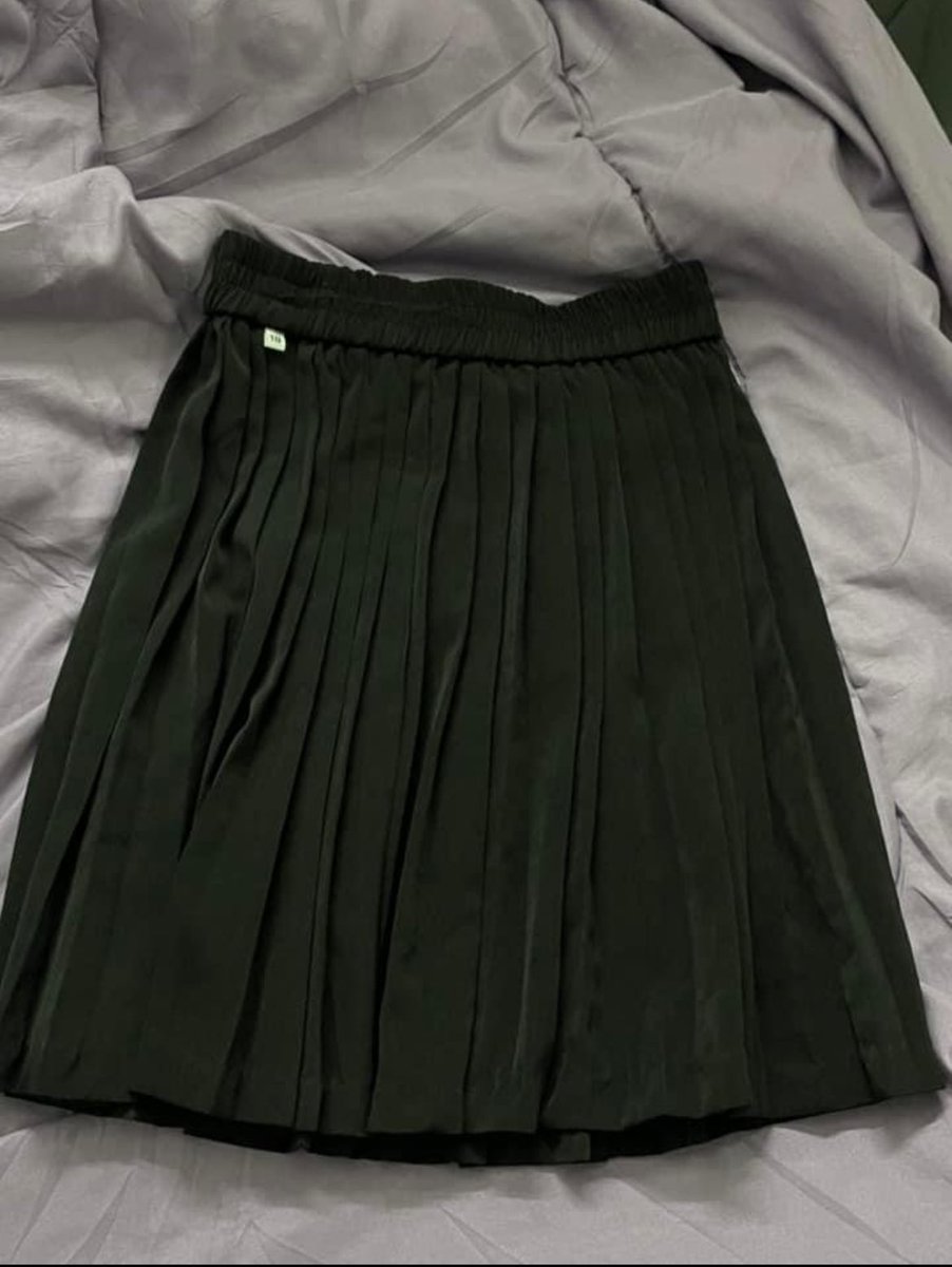 100ส่งฟรีค้าบ 
กระโปรงพลีทจีบเล็ก ยาว18 
#ส่งต่อเสื้อผ้ามือสอง #ส่งต่อชุดนักศึกษา #ส่งต่อกระโปรงนักศึกษา #กระโปรงนักศึกษามือสอง #กระโปรงนักศึกษา #ชุดนักศึกษา #กระโปรงมือสอง #dek66