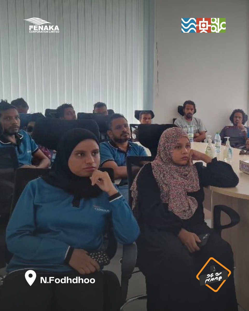 TeamFenaka's tweet photo. ބައިނަލްއަޤުވާމީ ކާރިސީ ހިރާސް ކުޑަކުރުމުގެ ދުވަހާ ގުޅިގެން، ފެނަކައިގެ ހުރިހާ ބްރާންޗްތަކަށް ޚާއްސަކޮށްގެން،  ކުއްލި ޙާލަތްތަކުގައި އިޖާބަދޭނެ ޢުސޫލު ތަންފީޒުކުރަން ފެށުމުގެ ގޮތުން މުވައްޒަފުންނަށް ކިޔައިދީ، އިމަޖެންސީ ރެސްޕޮންސް ޓީމް އެކުލަވާލުމަށް ނ އަތޮޅުގައި ކުރިޔަށް ގެންދިޔަ “ތައްޔާރު” ޙަރަކާތުގެ ތެރެއިން.
#TeamFenaka #Thayyaaru